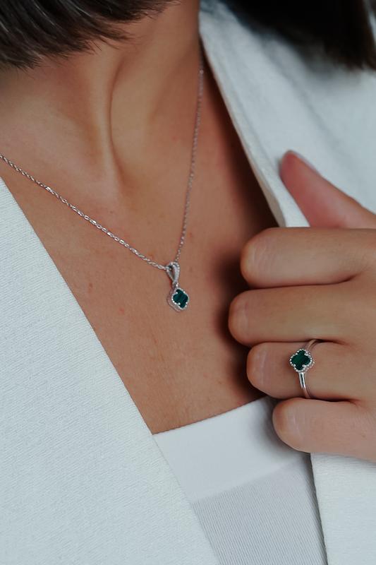 نیم‌ست نقره زنانه طرح ونکلیف سبز – عیار 925