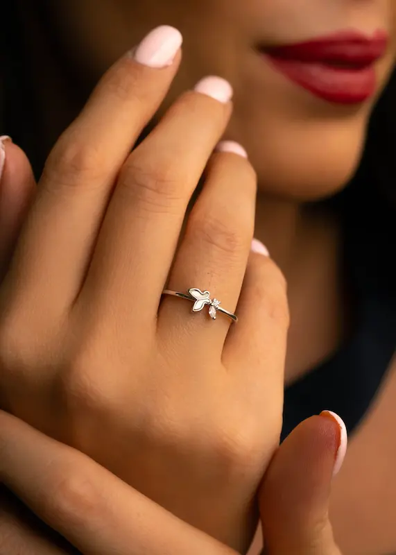 انگشتر نقره زنانه طرح پروانه صدفی ظریف