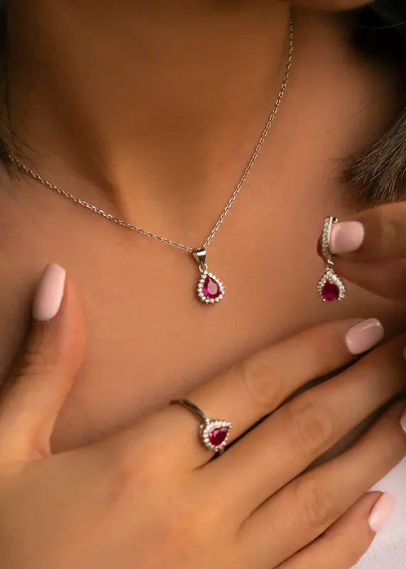 نیم‌ست نقره زنانه اشکی یاقوت سرخ عیار 925