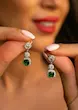 گوشواره نقره زنانه نگین سبز سلطنتی طرح اشرافی – عیار 925