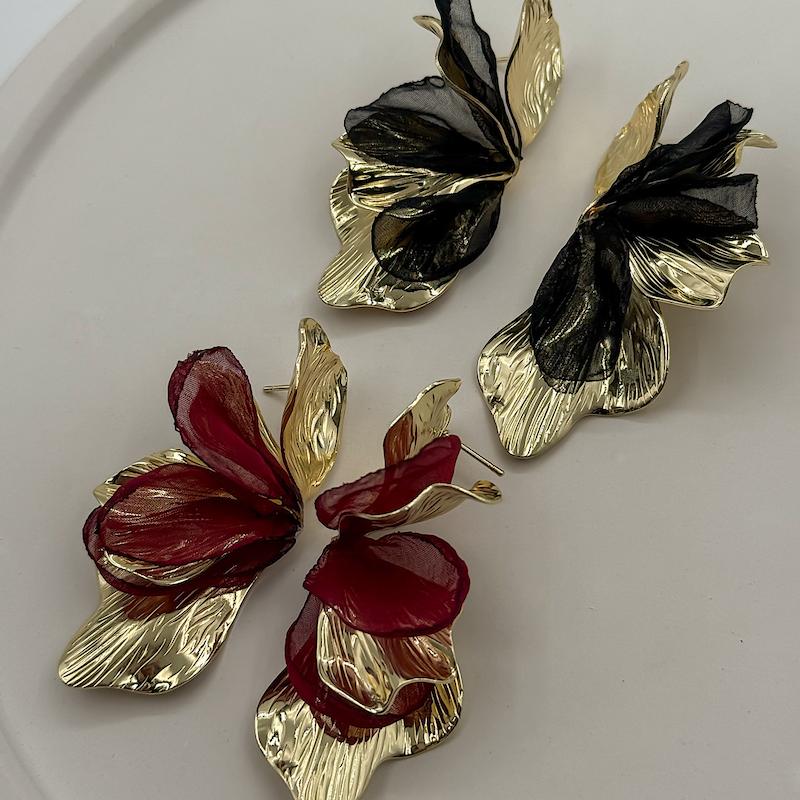 گوشواره گل یک‌طرفه