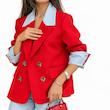 1. استایل فشن کت زنانه قرمز Rouge با کیف قرمز